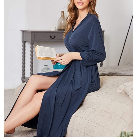 Robe - Picture 3 of 7